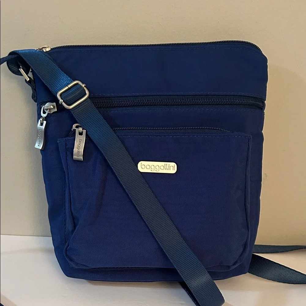 Baggallini Crossbody in Royal Blue